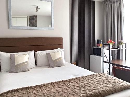 Ένα ή περισσότερα κρεβάτια σε δωμάτιο στο Durban Oceanic 82A