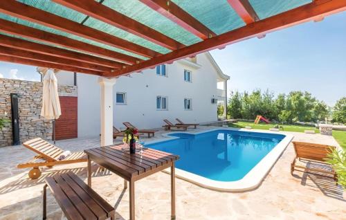 a patio with a table and a swimming pool at Villa Ivy Mit Perfekter Privatsphäre, Pool, Sauna in Opanci