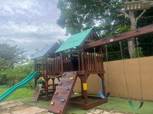 Herní místnost nebo prostor pro děti v ubytování Olivias village 1927