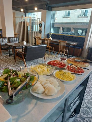 Đồ ăn tại/gần nhà khách