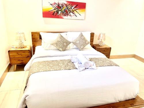 a bedroom with two beds and two night stands at Puspa Guest House Lembongan in Nusa Lembongan