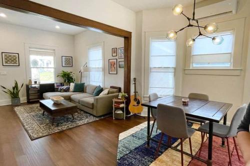 Istumisnurk majutusasutuses The Owen Bungalow - Uptown/Paseo OKC