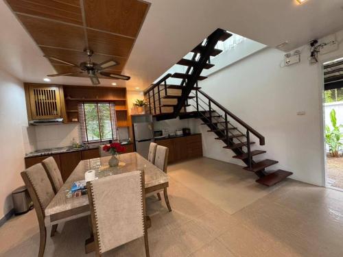 Φωτογραφία από το άλμπουμ του Suriyasom Villa 5 σε Thalang