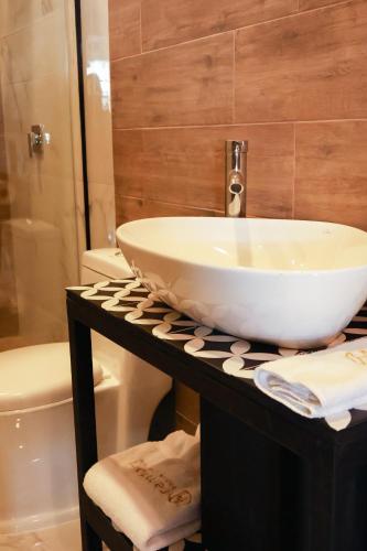 Phòng tắm tại Remfort Hotel Antigua