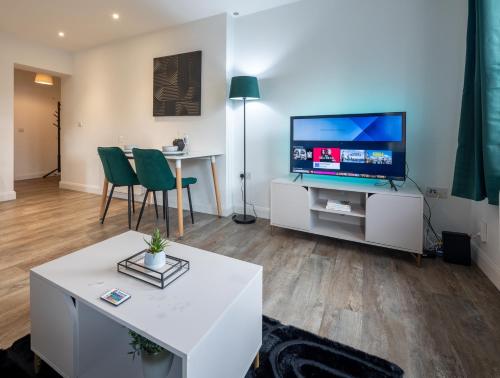 Elegant & Stylish City Apartment photo 10