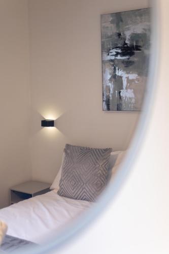 Elegant & Stylish City Apartment photo 26