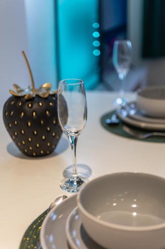 Elegant & Stylish City Apartment photo 14