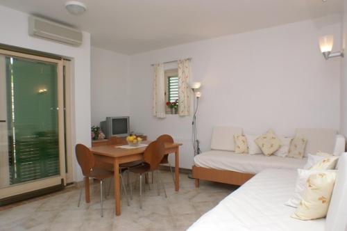 Apartments by the sea Razanj, Rogoznica - 4265