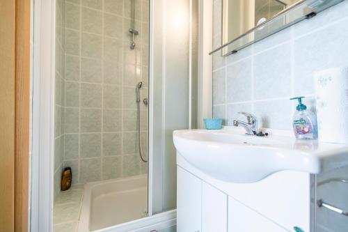 a bathroom with a sink and a shower at Seaside family friendly house with a swimming pool Drvenik Veliki, Drvenik - 22085 in Veliki Drvenik