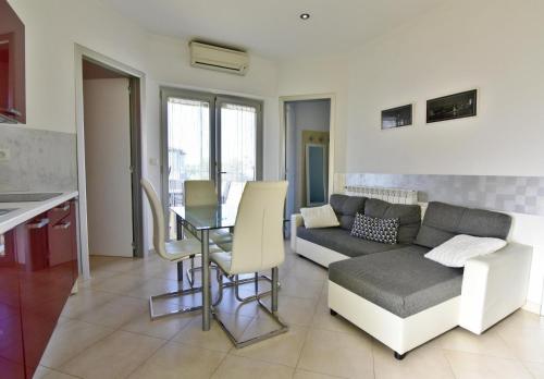 Apartments with parking space Umag - 22521