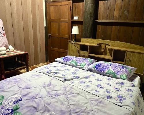 Ένα ή περισσότερα κρεβάτια σε δωμάτιο στο Joyful Haven Home