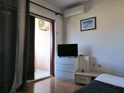 Apartments with parking space Valbandon, Fazana - 7355