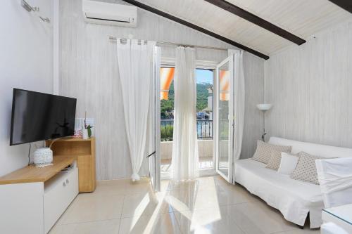 Apartments by the sea Grebastica - Sibenik - 10366