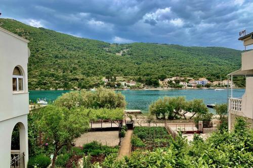 Apartments by the sea Grebastica - Sibenik - 10366