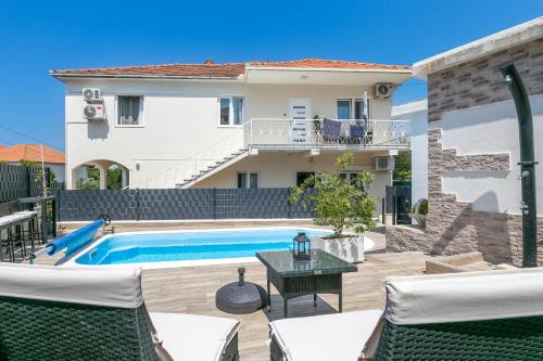Family friendly house with a swimming pool Okrug Gornji, Ciovo - 24460
