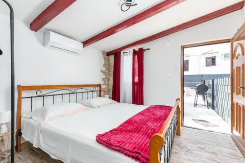 Family friendly house with a swimming pool Okrug Gornji, Ciovo - 24460