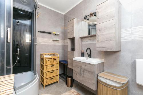 Family friendly house with a swimming pool Okrug Gornji, Ciovo - 24460