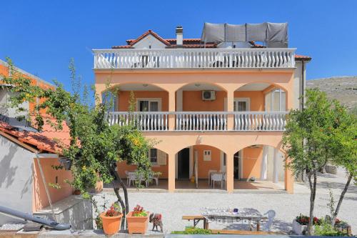Apartments with parking space Grebastica, Sibenik - 11301