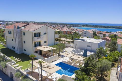 Family-friendly apartments with swimming pool Novalja, Pag - 14274