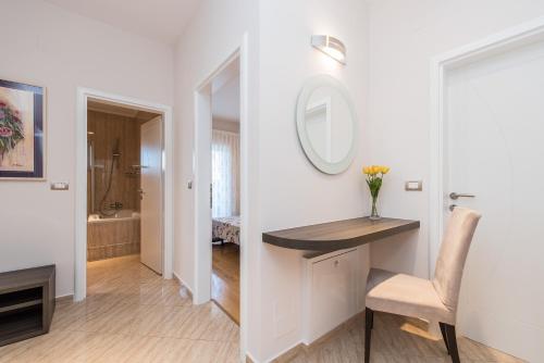 Family-friendly apartments with swimming pool Novalja, Pag - 14274