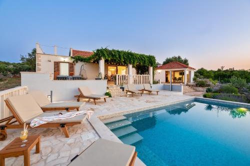 Family friendly house with a swimming pool Supetar, Brac - 15280