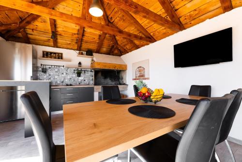 Family friendly house with a swimming pool Supetar, Brac - 15280