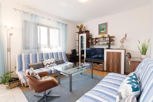 Apartments with parking space Kastel Stafilic, Kastela - 24918