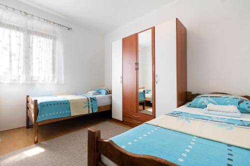 Apartments with parking space Kastel Stafilic, Kastela - 24918