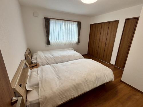 Postel nebo postele na pokoji v ubytování Niseko Waku Villas