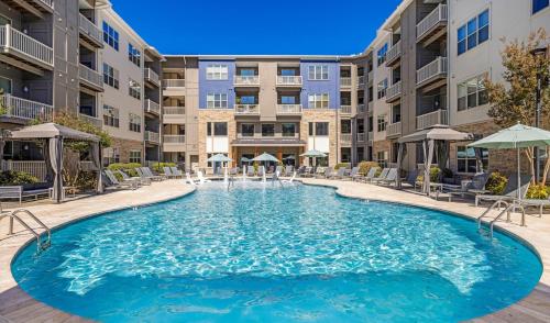 Big 3BD 2BA Apt with Pool and Gym near Venice Beach photo 5