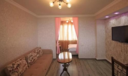 Nice and Sunny 1 room Studio Near City Center + Open Balcony