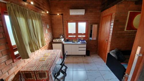 Η κουζίνα ή μικρή κουζίνα στο Chalé Tribos Livres