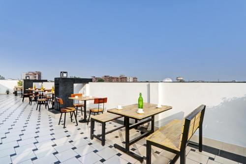 Μπαλκόνι ή βεράντα στο Townhouse Vibhuti Khand Gomti Nagar Formerly Pratham Inn