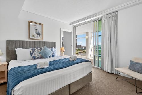 Postel nebo postele na pokoji v ubytování Hampton's Haven on Level 17 in Casino Towers