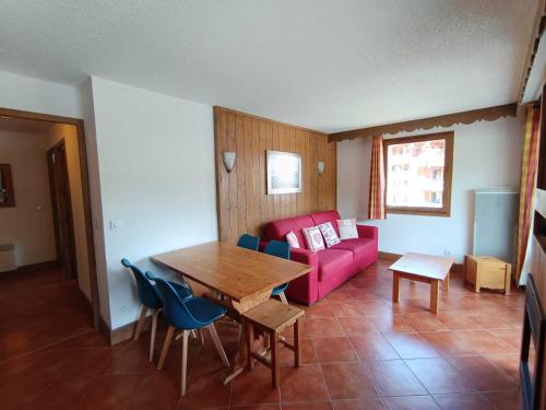 Appartement lumineux sud avec terrasse, garage couvert, accès direct piste - FR-1-445-230