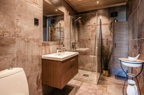 Koupelna v ubytování New Cabin With Views Of Tisleiefjorden