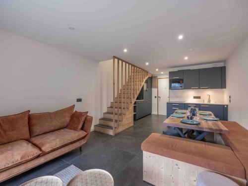 Appartement rénové 2 chambres près des pistes avec terrasse, WiFi et parking