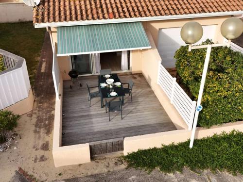Maison rénovée 2023 à 2 pas de l'océan avec terrasse et WIFI - FR-1-831-15