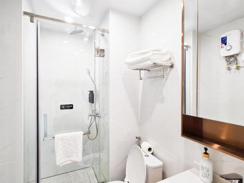 Ένα μπάνιο στο Urban Sanctuary Riva Phnom Penh