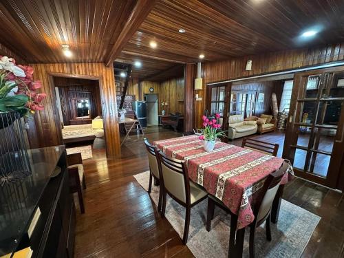 Χώρος καθιστικού στο Rumah Aster,Zaki's Residence, Marang Terengganu