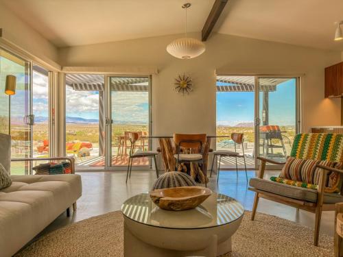 Posezení v ubytování Saltwater Pool 10 Acres Spa Views JT Improper