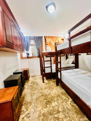 a room with two bunk beds and a window at Casa Don 20 in San Marcos La Laguna