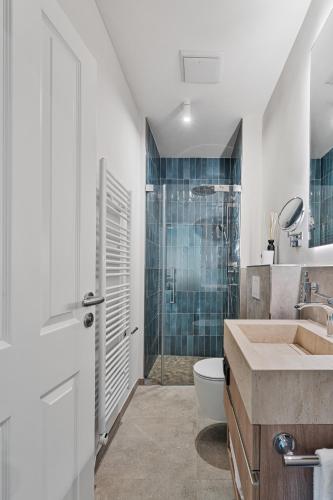 a bathroom with a toilet and a sink and a shower at Alte Schule Westerhever Poppenbüll in Westerhever