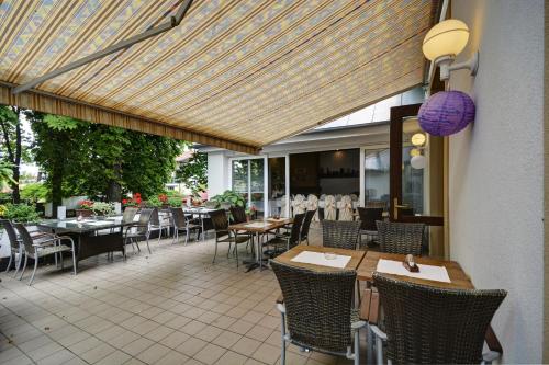 ホテル スヴォルノストにあるレストランまたは飲食店