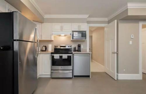 Köök või kööginurk majutusasutuses Stylish Home in Van West Side Near YVR&DT