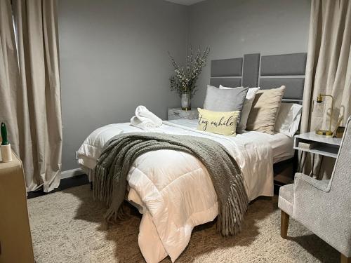 a bedroom with a bed with white sheets and pillows at Cozy, 1st floor apartment 2bdrms Plus Semi Private room with Futon Pets with fee Family Friendly Close to Everything in Cleveland