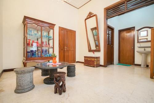 Et badeværelse på Omah Noes Homestay Jogja