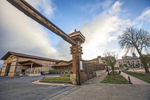 a pole in front of a building with a fence at Hotel SPA El Lagar de Isilla in La Vid y Barrios