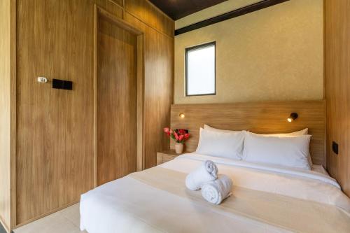 Postel nebo postele na pokoji v ubytování Solis Loft Villa, Canggu