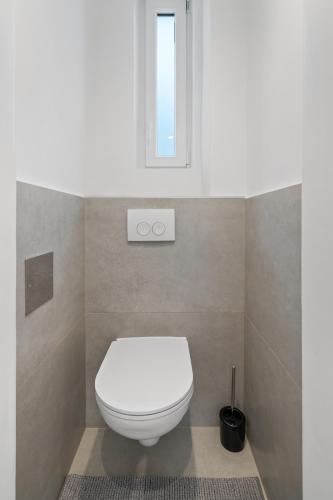 Inner City Apartment - Near Schönbrunn and Metro - Self Check-In
